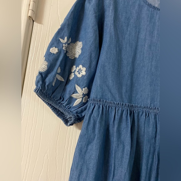 NWT Bubble Sleeve Dress - Picture 2 of 6